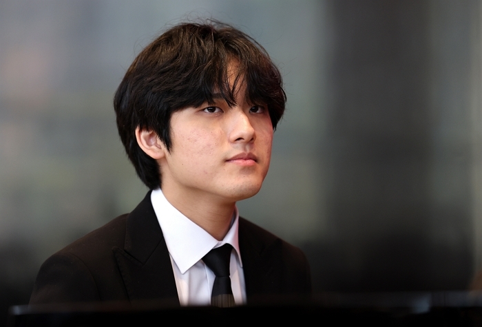 origin_축하연주앞둔임윤찬.jpg