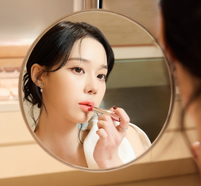 [에스쁘아_사진자료] 에스파 윈터, 에스쁘아 연남 플래그십 스토어 방문_3.jpg