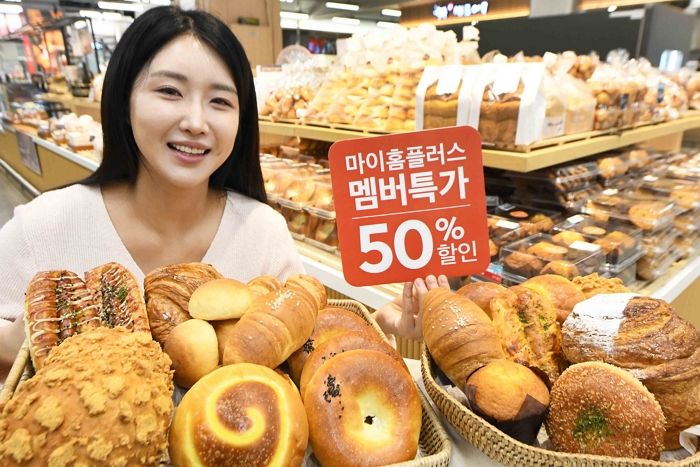 홈플러스, 자사 베이커리 브랜드 ‘몽 블랑제’ 50% 파격 할인 행사 진행