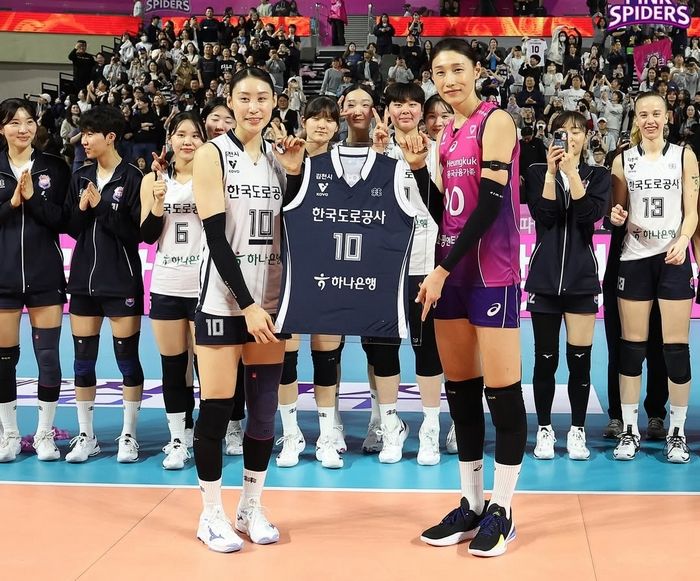‘배구 여제’ 김연경 등번호 10번, 영구 결번... 역사에 남는다