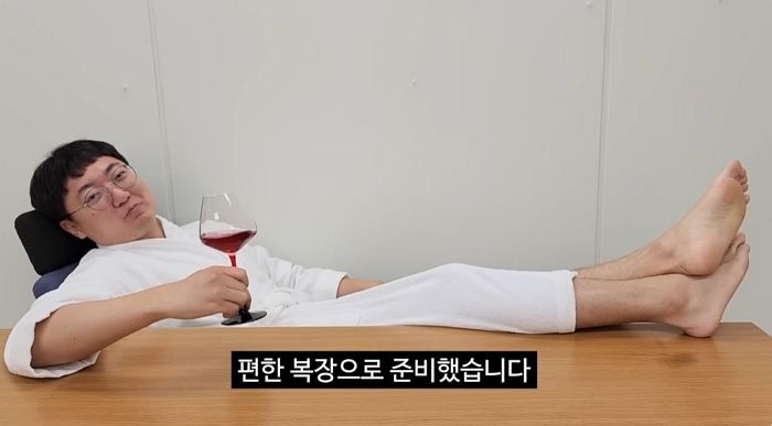 ‘100만 구독자’ 되면 은퇴하겠다던 충주맨... 90만 달성하자, 직접 입장 밝혔다