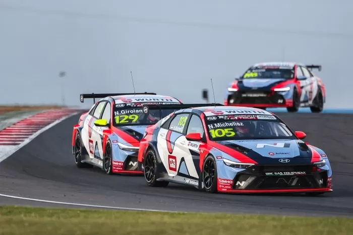 '2025 TCR 월드투어' 5라운드 호주 대회에서 현대자동차 '더 뉴 엘란트라 N TCR(국내명: 더 뉴 아반떼 N TCR)'이 주행하는 모습 / 현대자동차