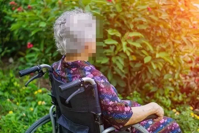 흩어진 유골들... 갑자기 숨진 60대 여성, 굶주린 반려견은 ‘이런 선택’ 내렸다