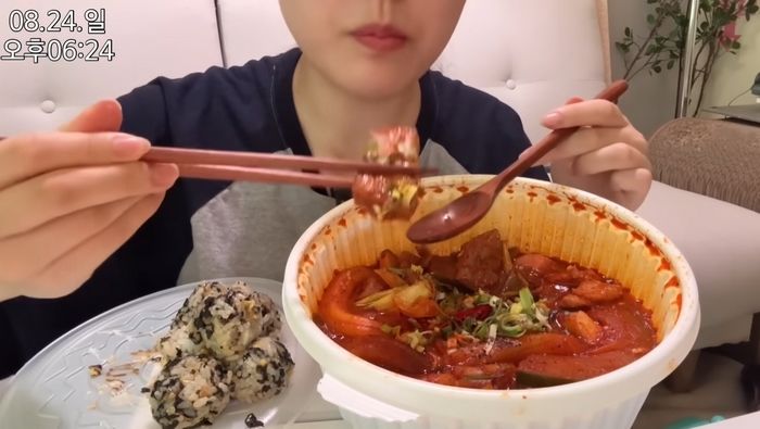 구독자 이벤트 열었다가 소속사 샌드박스 실수로 ‘개인정보 유출’ 논란 휩싸인 유명 먹방 유튜버