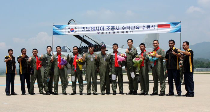 origin_인니조종사6명TA50비행교관자격획득.jpg