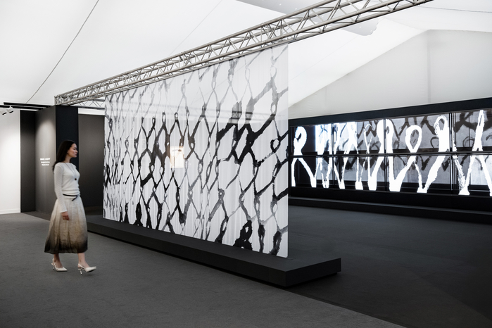 [사진2]LG전자, 英 런던에서 투명 올레드 TV로 한국 전통 수묵화의 감동 전한다.jpg