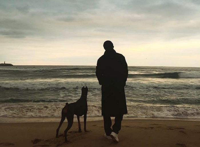배정남, 세상 떠난 반려견 벨 추억의 사진 공개... “딸램씨랑 처음 바다 갔던 날”