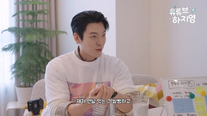 [SUB]다 이루어질 지니 홍보보다 유튜브하지영 홍보에 진심인 배우!!! 평소 김우빈의 라이프 스타일과 사기(_) 당한 썰까지 전부 털고 보내드립니다 11-37 screenshot.jpg