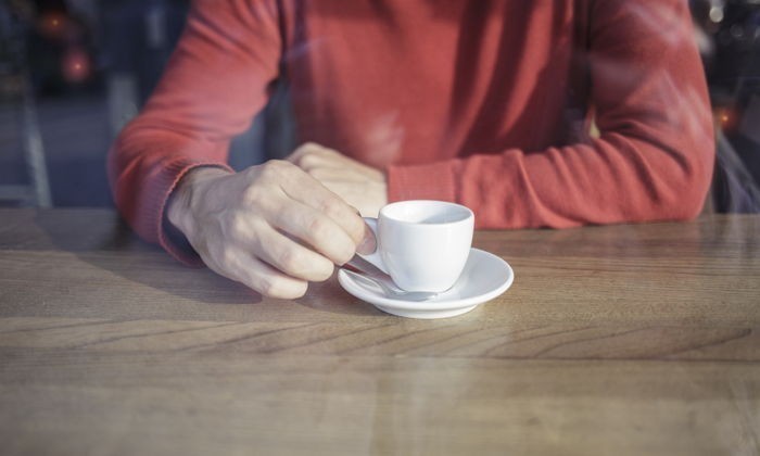 "하루에 커피 '3잔' 이상 마시면 더 오래 산다" (연구)