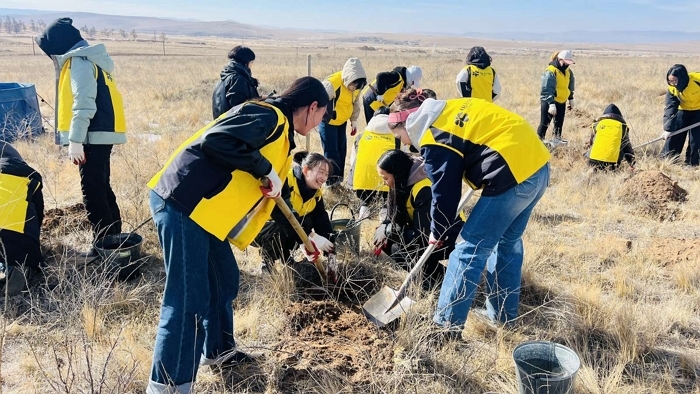 [사진자료2] 오비맥주, 사막화 방지 위해 몽골서 ‘카스 희망의 숲’ 조림 사업 16년째 전개.jpg