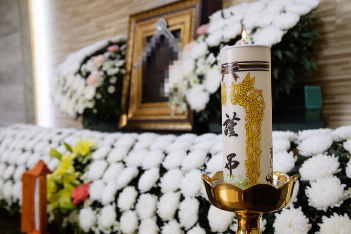 ‘절친’ 장례식에 조문 와서 몰래 시신 ‘지문’을 종이에 찍다 걸린 여성... 소름끼치는 이유