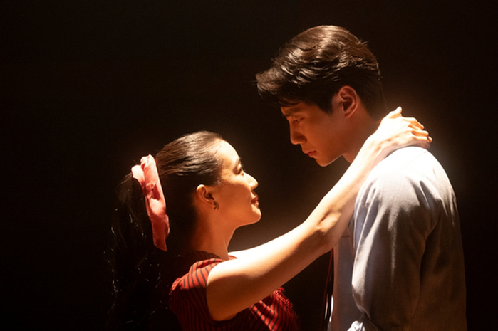 이준영, ‘12살 연상’ 아오이 유우와 키스신... 일본 영화 ‘도쿄택시’서 로맨틱 케미 선보여