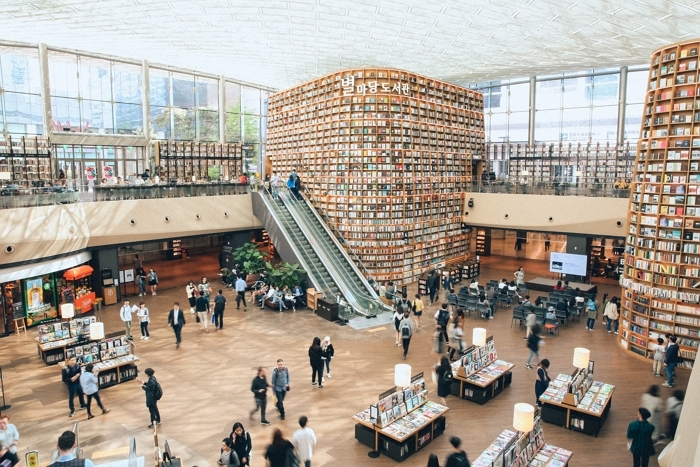 “내 인생에 가을이 오면”... 스타필드 ‘별마당 도서관’이 전하는 인문학의 계절