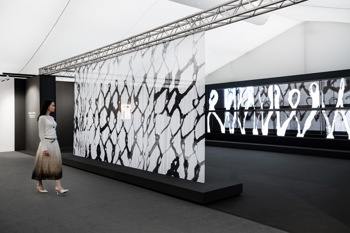 [사진2]LG전자, 英 런던에서 투명 올레드 TV로 한국 전통 수묵화의 감동 전한다.jpg