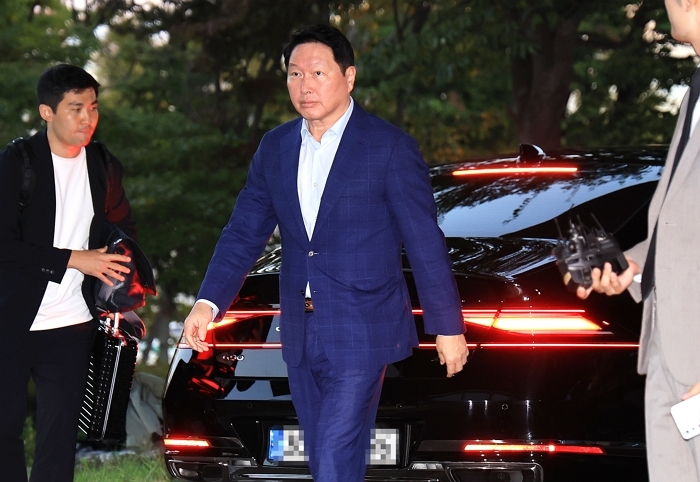 origin_미국으로향하는최태원SK그룹회장.jpg