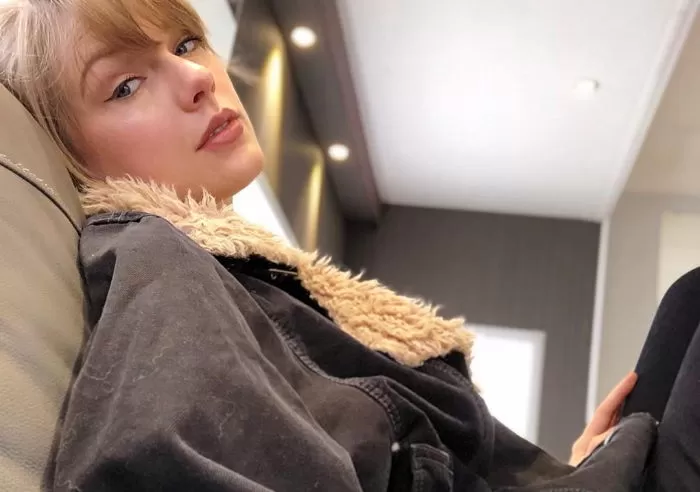 테일러 스위프트 ‘해달’ 그려진 빈티지 티셔츠 하나로 32억원 모금 성공