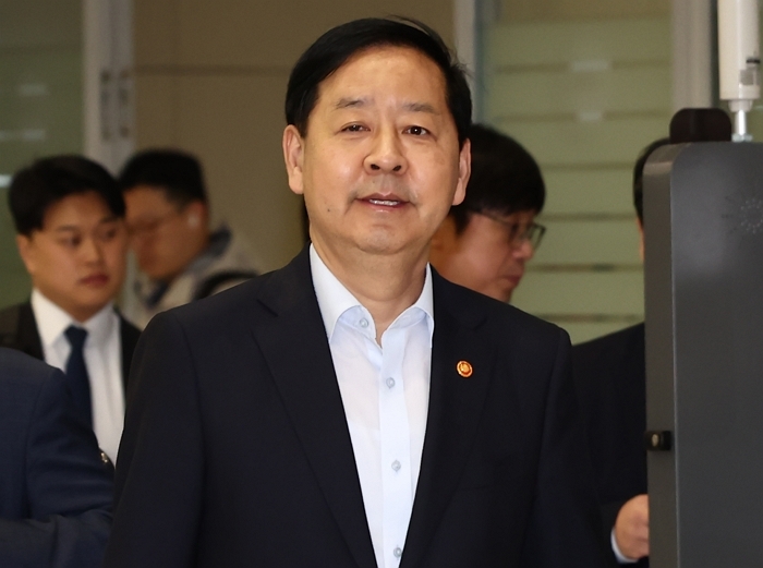 origin_한미관세협상후속논의마치고귀국하는구윤철부총리.jpg
