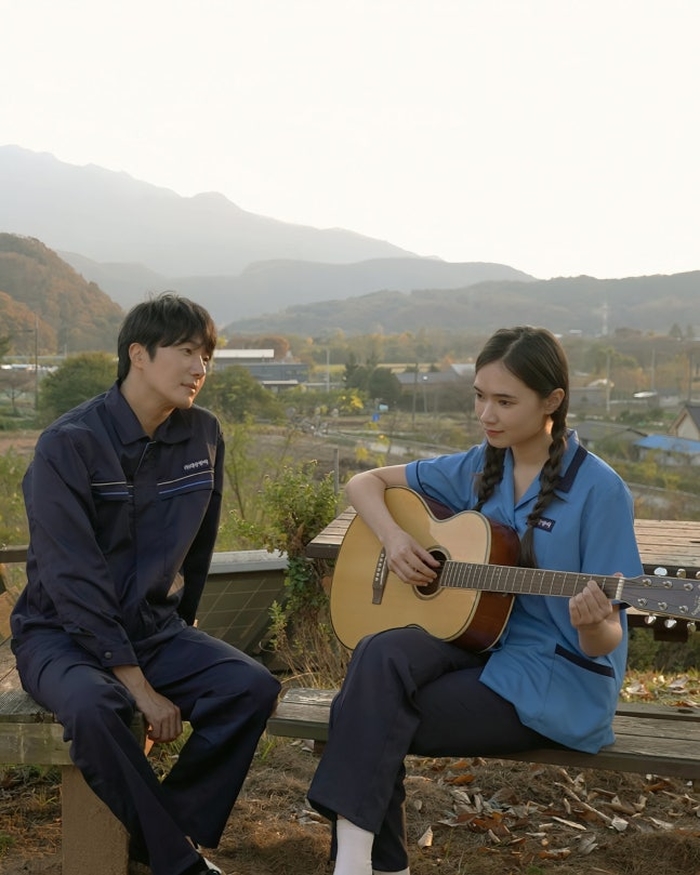 베트남서 200만 돌파... 정일우 주연 영화 ‘엄마를 버리러 갑니다’, 한국 개봉 확정