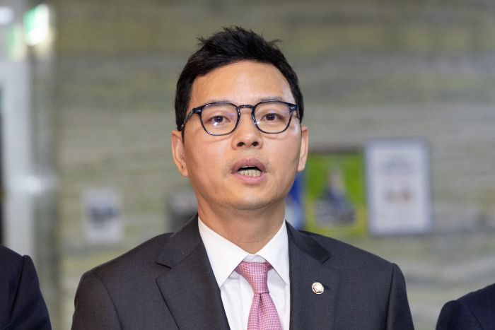 “김현지, 국감 첫날 휴대폰 두 번 교체...李 의혹 때마다 단말기 바꿔” 박정훈 의원, 기자회견서 폭로