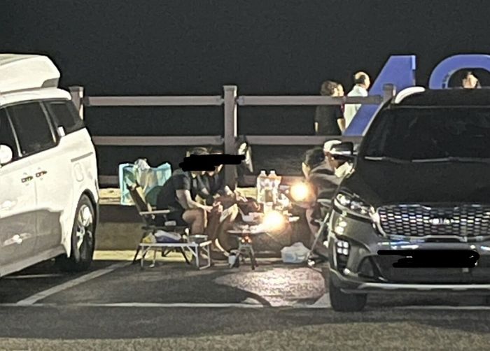 밤새 캠핑족 ‘폭죽·고기냄새’ 시달리는 강릉 주민들 호소... “잠을 잘 수가 없다”