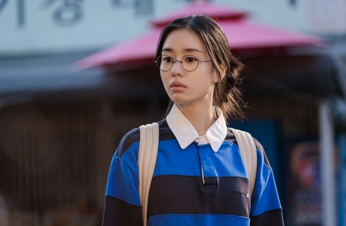 질끈 묶은 머리에 안경까지... 안은진, 취준생으로 변신한 이유는