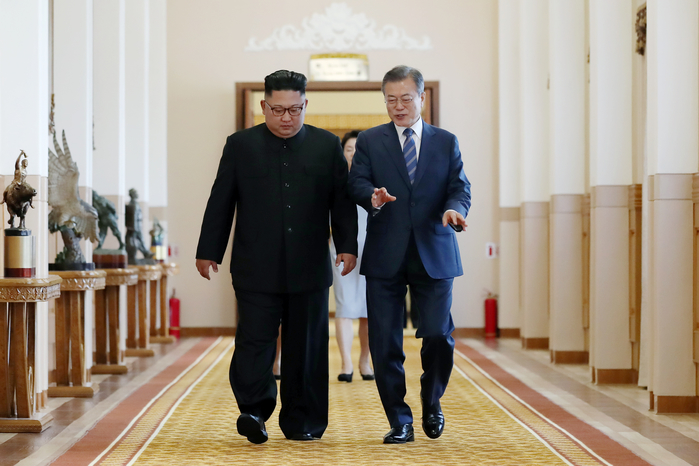 origin_회담장향하는남북정상.jpg