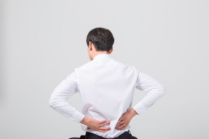 “‘여기’서 자지 마세요”... 척추전문의가 밝힌 척추 건강 망치는 습관들