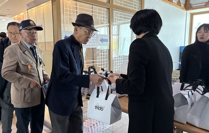 한우자조금, 광복 80주년 맞아 독립유공자 후손 250명에게 한우 125kg 나눔 행사 개최