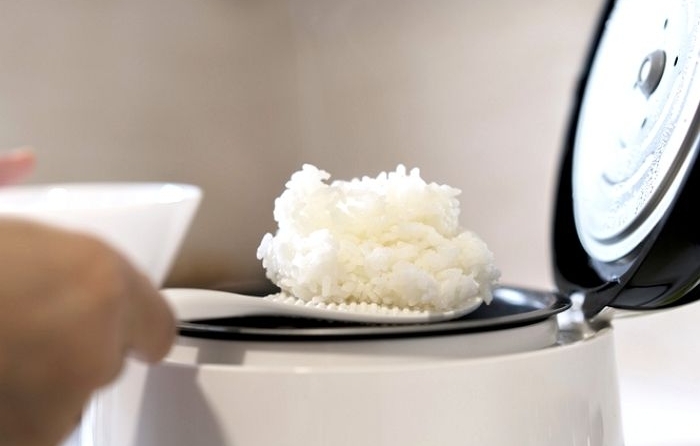 “전기밥솥에 쌀 씻으면 치매 위험?”... 전문가 경고 들어보니