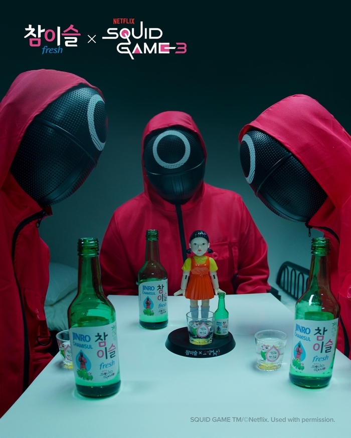 Even pink guard’s link up over JINRO. Dare to joi.jpg