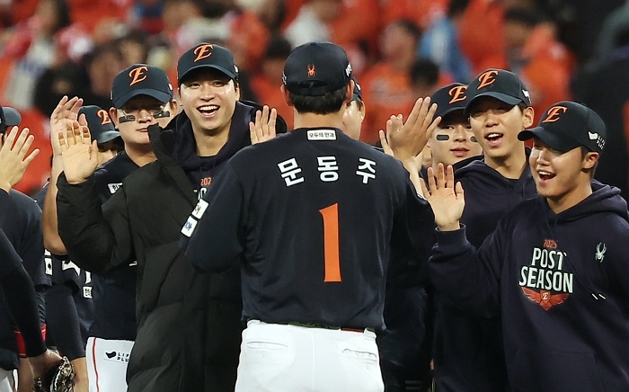 origin_문동주한화의3차전영웅등극.jpg