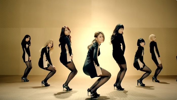 “골반이 멈추지 않는 탓일까?” 골반통신 뭐길래... AOA ‘짧은 치마’, 11년 만 차트 역주행