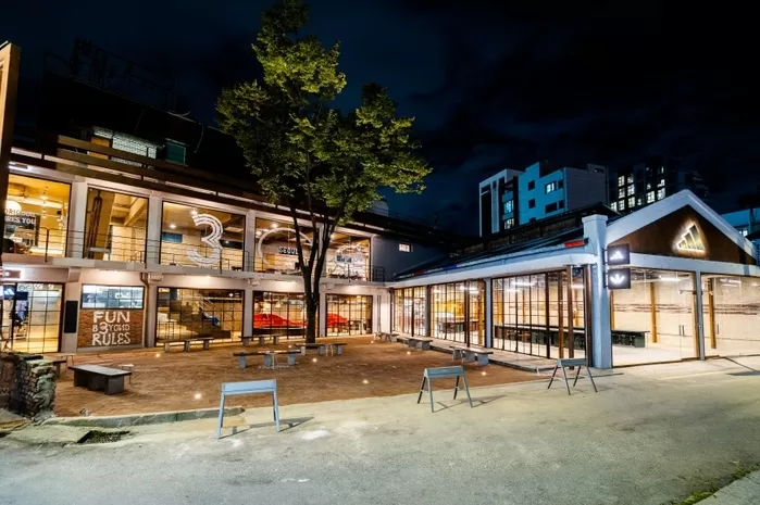 ‘힙스터 성지’ 성수동에 새로 생기는 감성 카페의 정체... 자세히 보니 ‘삼선’이