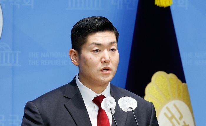 유시민 주한미군 철수 발언 비판한 김재섭 “60살 넘으면 뇌 썩는다는 본인 말 몸소 보여줘”