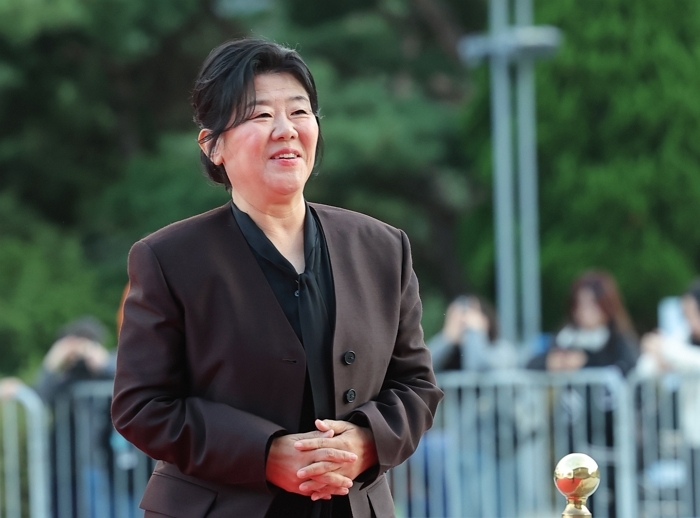origin_이정은대통령상받으러왔어요.jpg