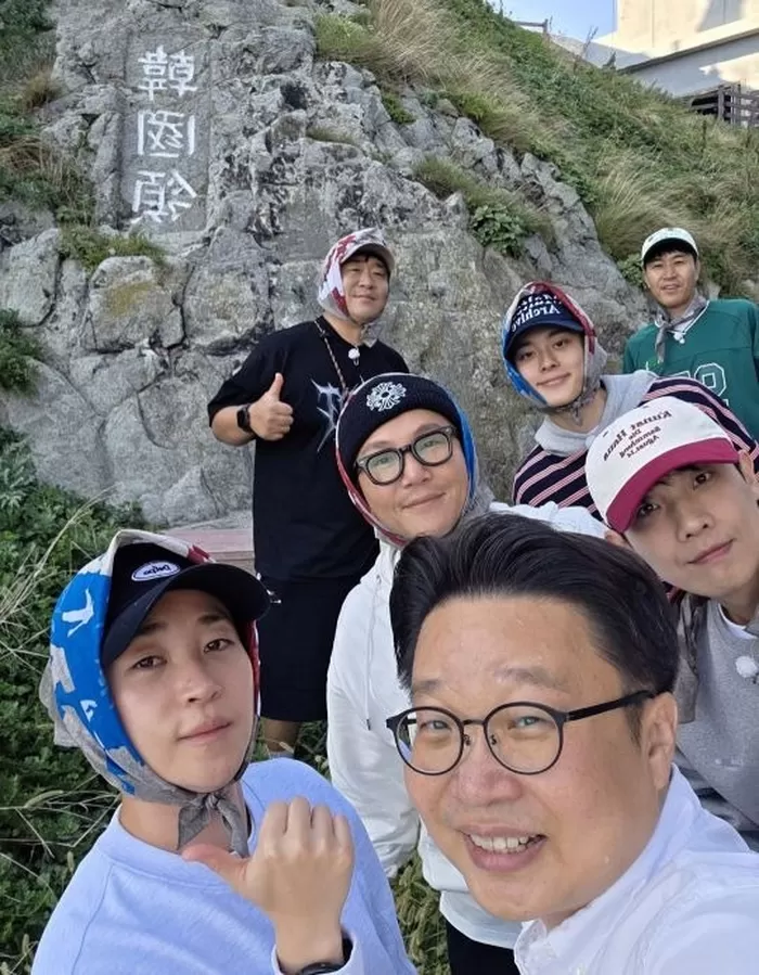 독도를 함께 방문한 서경덕 교수와 1박2일 멤버들. 서경덕 교수