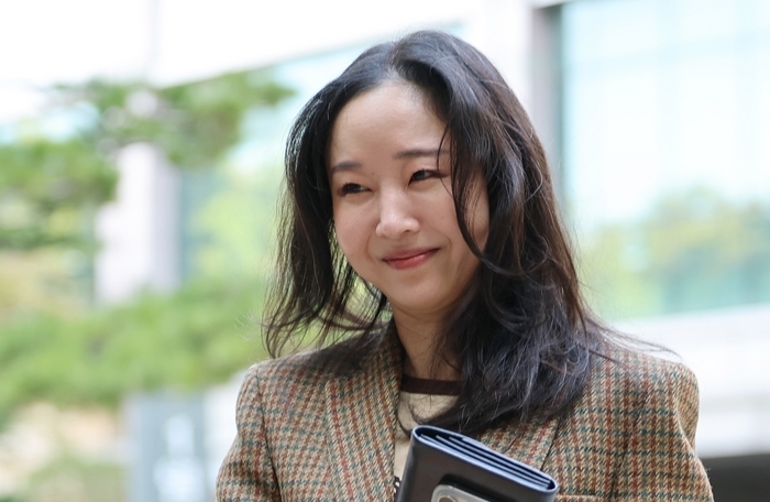 origin_환한얼굴로법정출석하는민희진.jpg