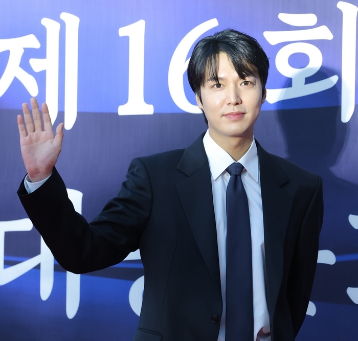 origin_이민호빛.jpg