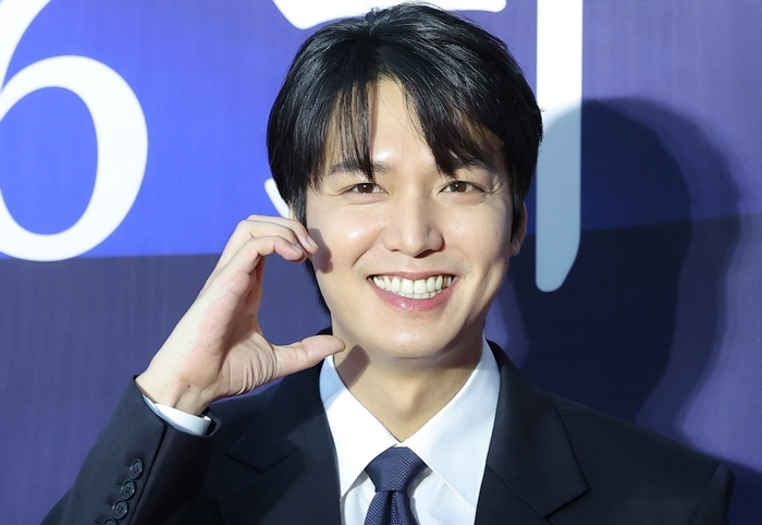 origin_이민호사랑스러운볼하트.jpg