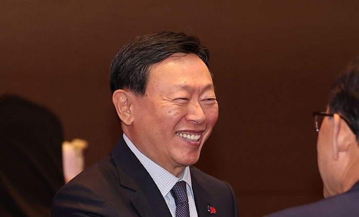 origin_주호영국회부의장과인사나누는신동빈회장.jpg
