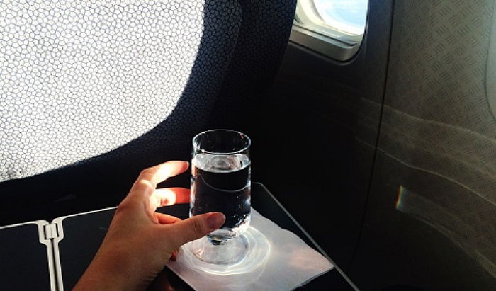 “이 좌석은 절대 피하세요… 전직 승무원이 밝힌 기내 서비스의 진짜 이유”