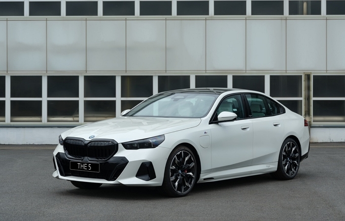 사진3-BMW 550e xDrive M 스포츠 프로 스페셜 에디션.jpg