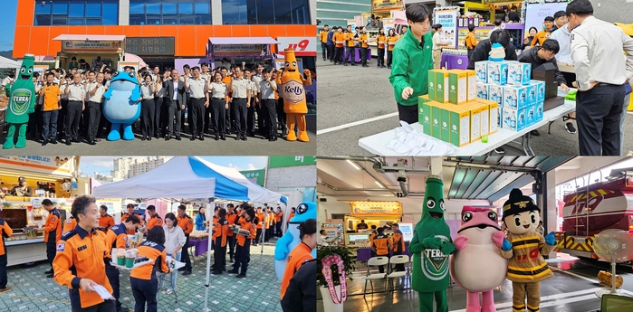 [하이트진로 보도자료]하이트진로는 올해 전국 15개 소방서에 약 1,800인분의 간식과 음료를 제공한 ‘감사의 간식차’ 행사를 마무리했다.jpg