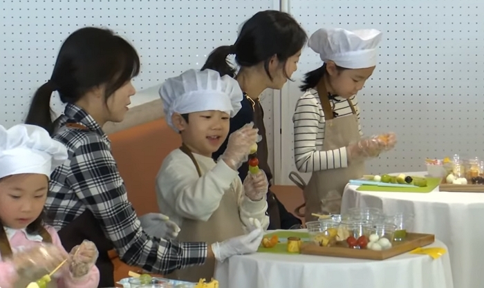 251027_가족과_함께_요리하며_실천하는_인성교육!(학교급식보건과)(사진3).jpg