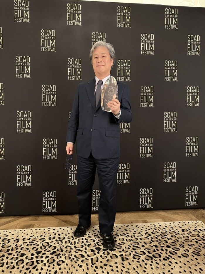 ‘어쩔수가없다’ 박찬욱 감독, 또 상 받았다... SCAD 사바나 영화제 ‘국제 오뙤르상’ 수상