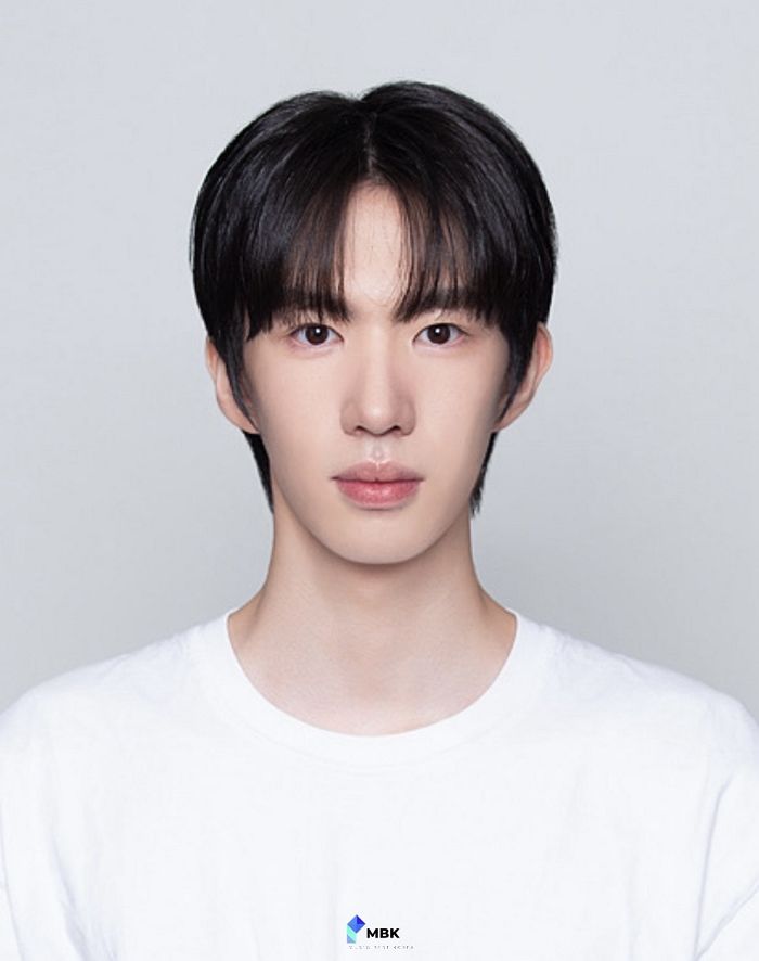 “신세계 수저 이어 떡볶이 수저”... ‘신전떡볶이 3세’ 아이돌 데뷔