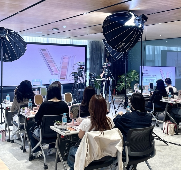 페리페라 X 인보라, ‘올데이 무드 팔레트’ 출시와 동시에 완판... 오늘(28일) 올영 라이브로 열기 잇는다