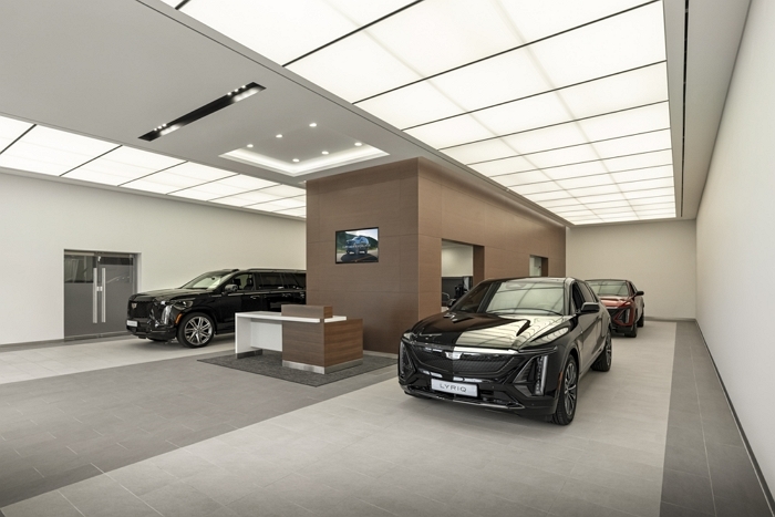 [사진 2] 캐딜락, ‘수원전시장’ 내부 전경.JPG