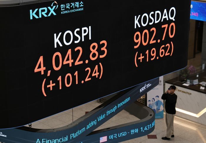 코스피 급등장에 엄마 웃고 아들 울었다... 투자 성향 비교해 봤더니