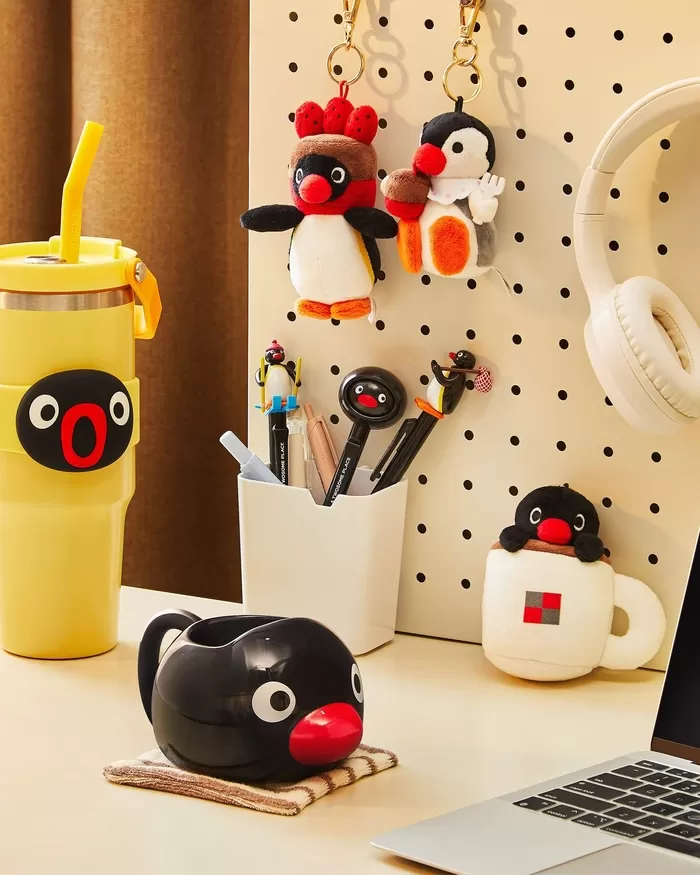 스초생·아박 코스튬 입은 핑구... ‘굿즈 맛집’ 투썸플레이스가 작정하고 만든 ‘홀리데이 한정판’